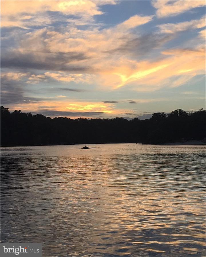 LAKE BARCROFT - Residential