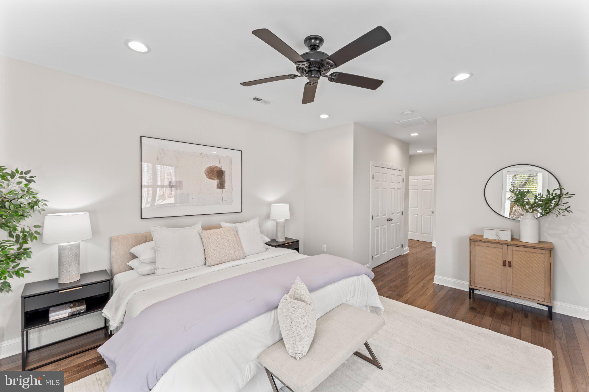 LAKE BARCROFT - Residential