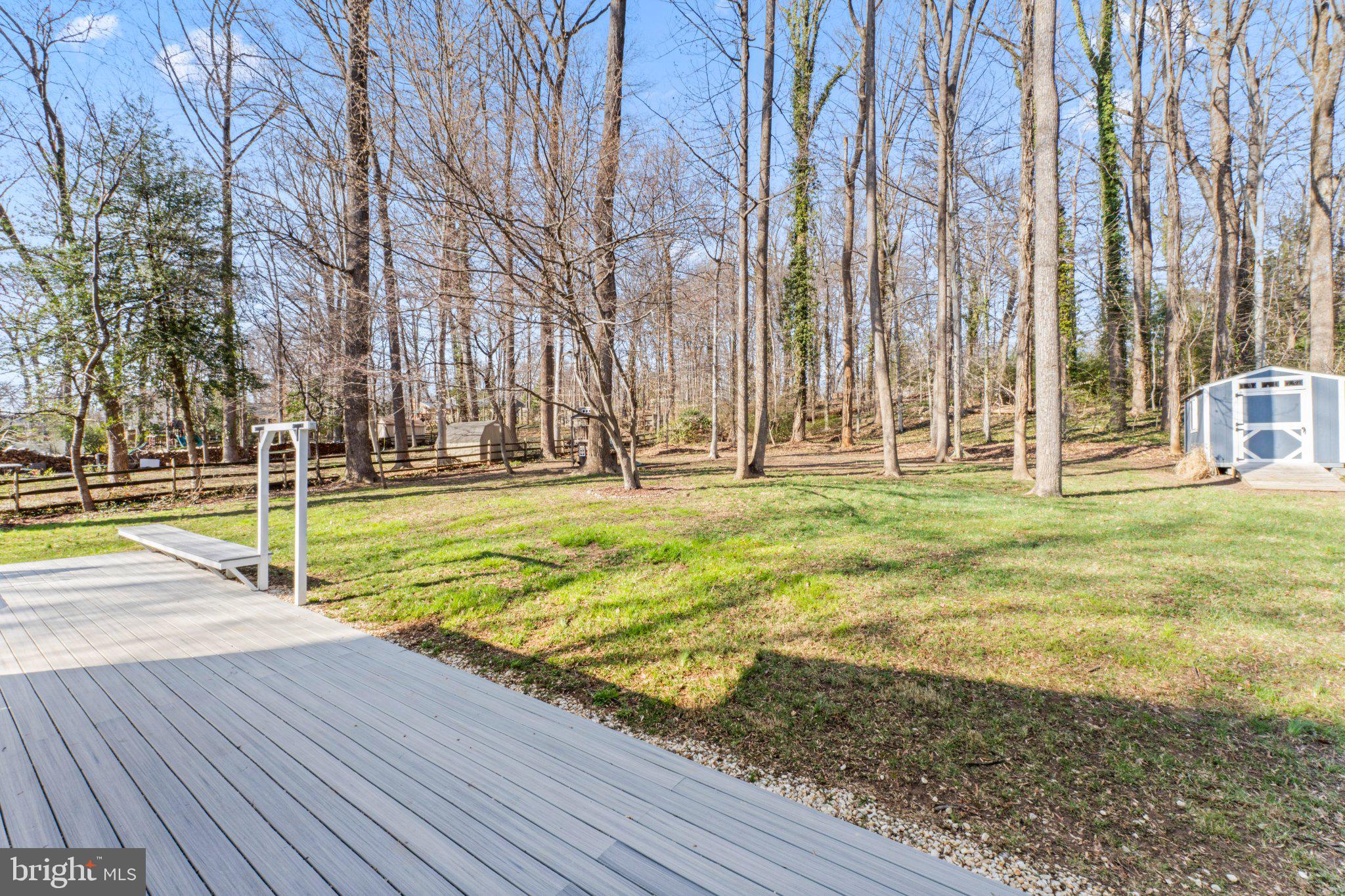 LAKE BARCROFT - Residential