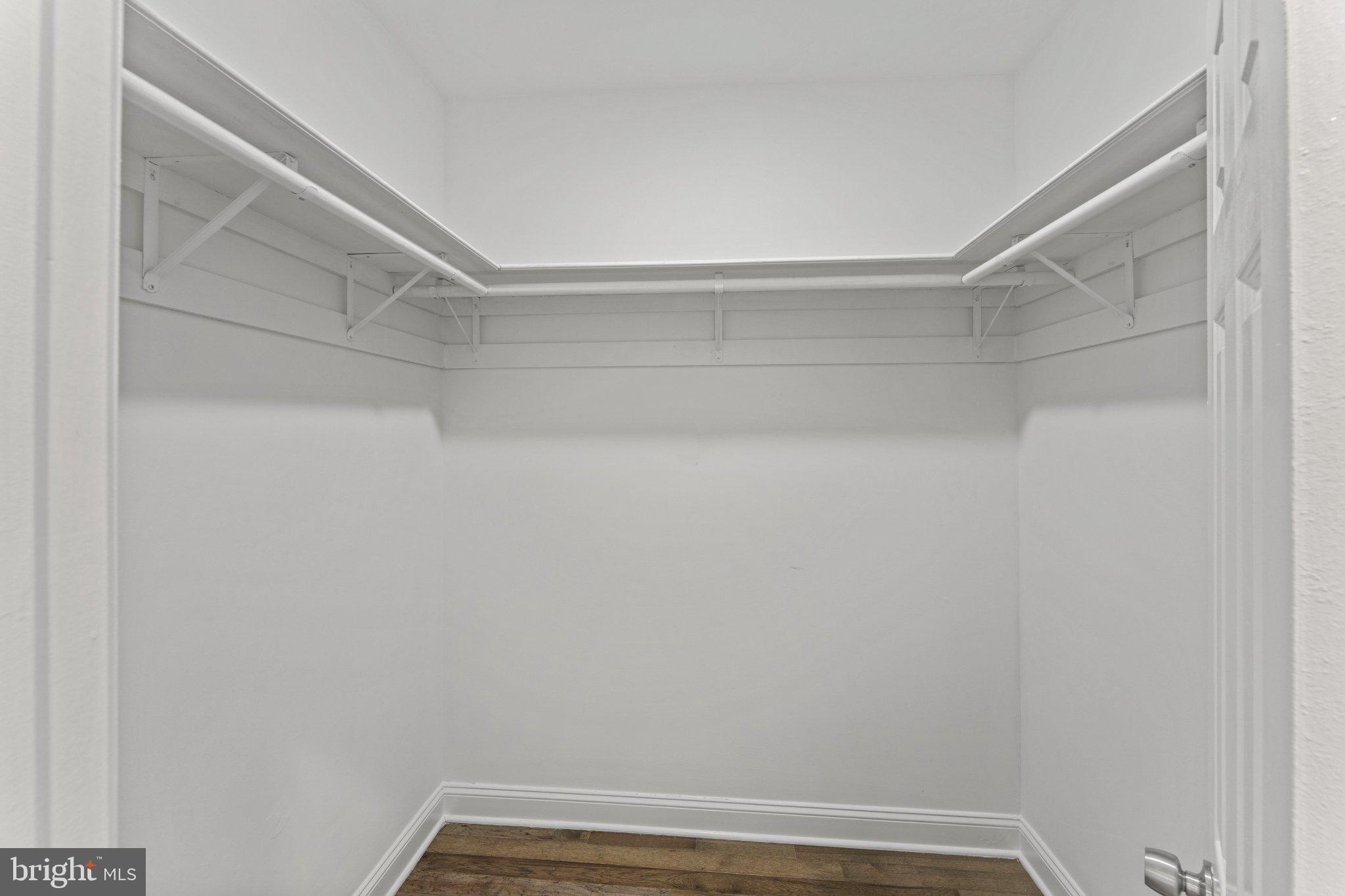 LAKE BARCROFT - Residential