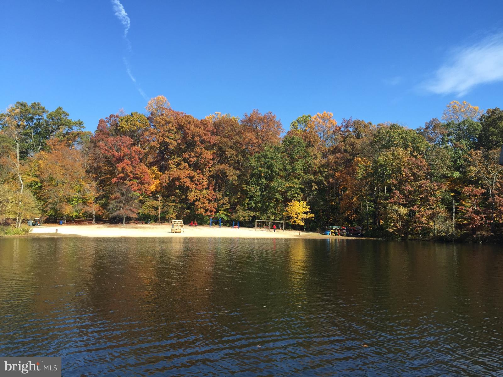 LAKE BARCROFT - Residential