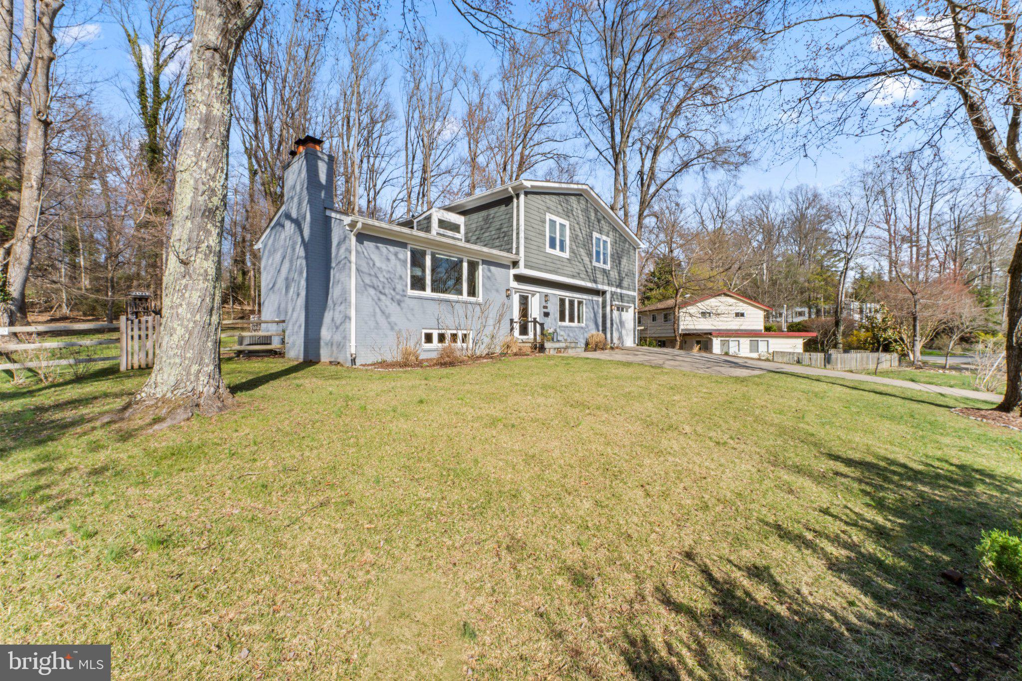 LAKE BARCROFT - Residential