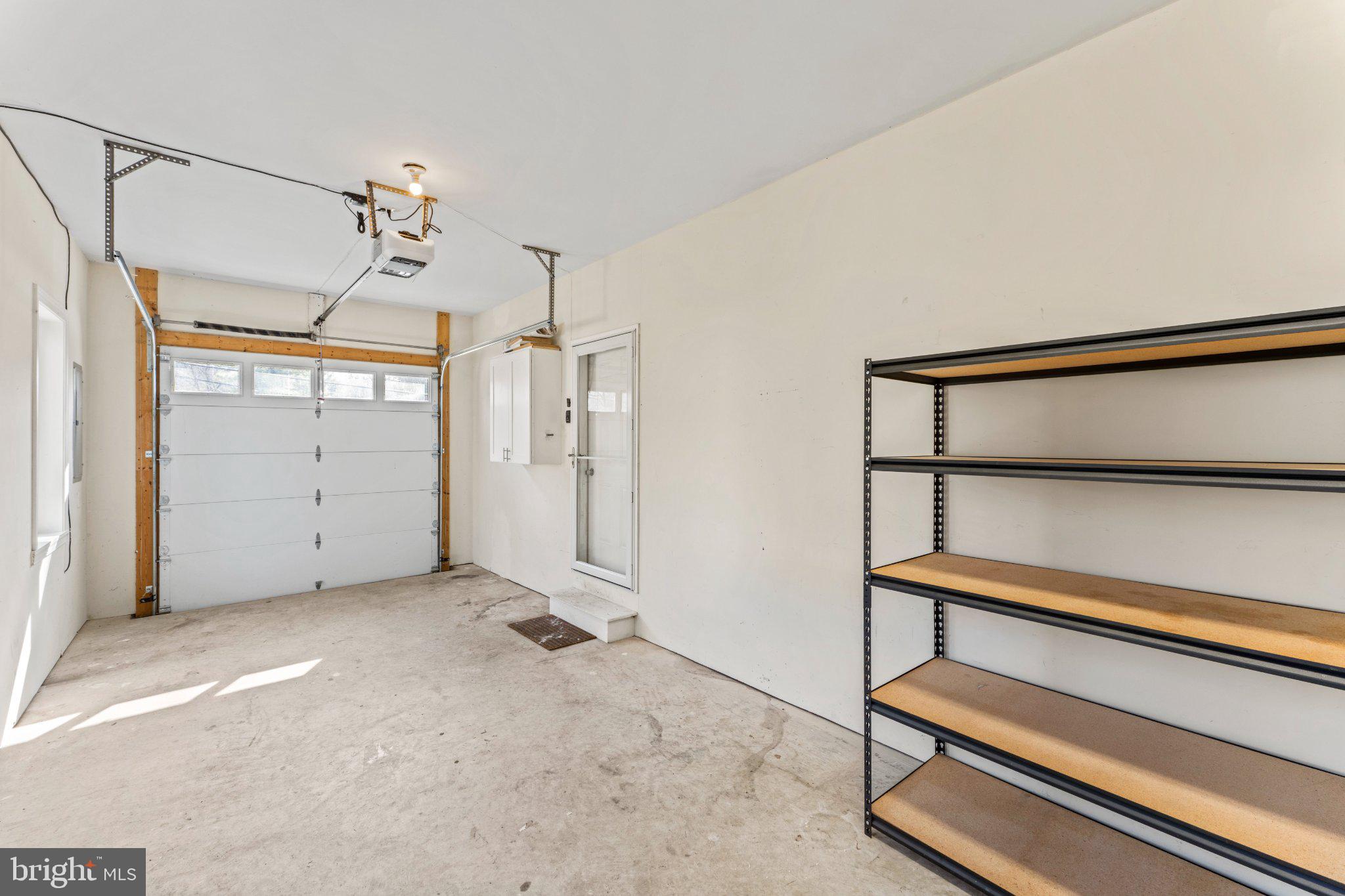 LAKE BARCROFT - Residential