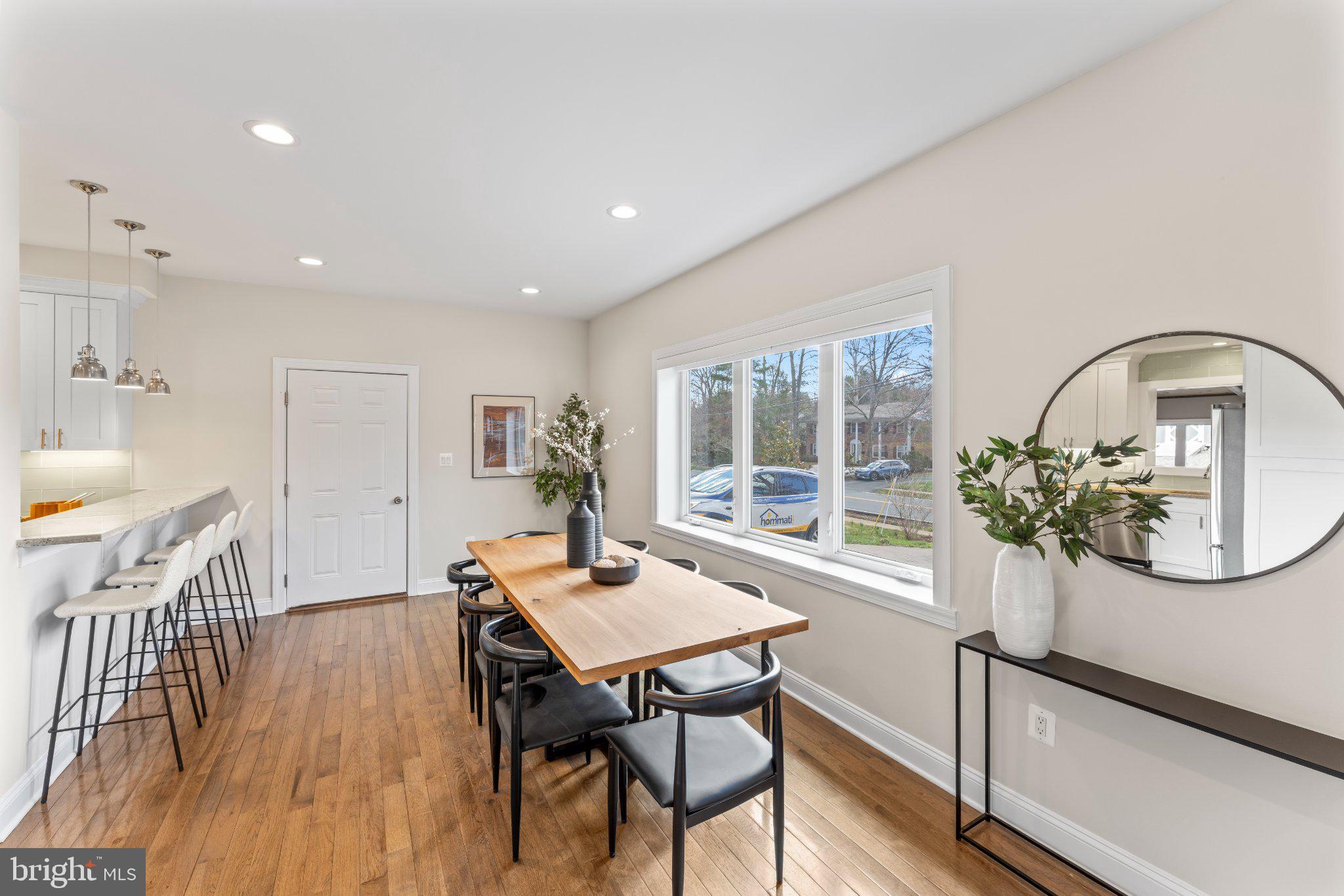 LAKE BARCROFT - Residential