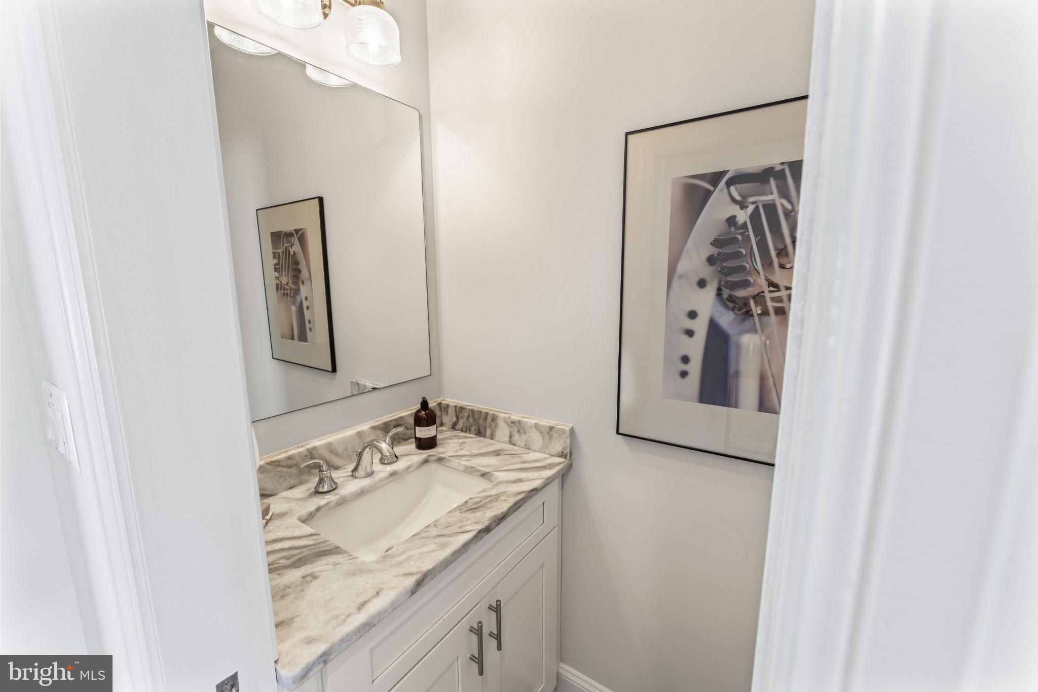 LAKE BARCROFT - Residential