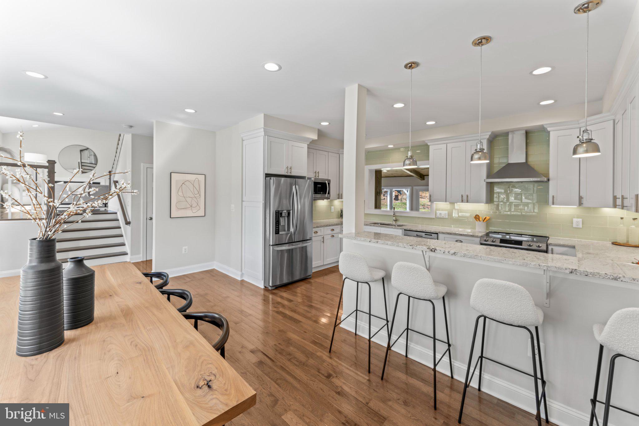 LAKE BARCROFT - Residential