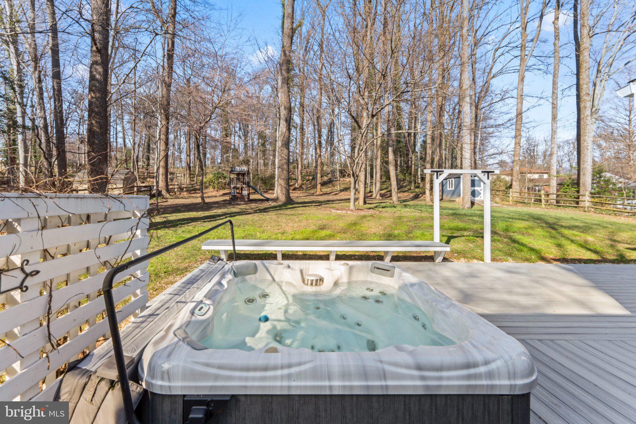 LAKE BARCROFT - Residential