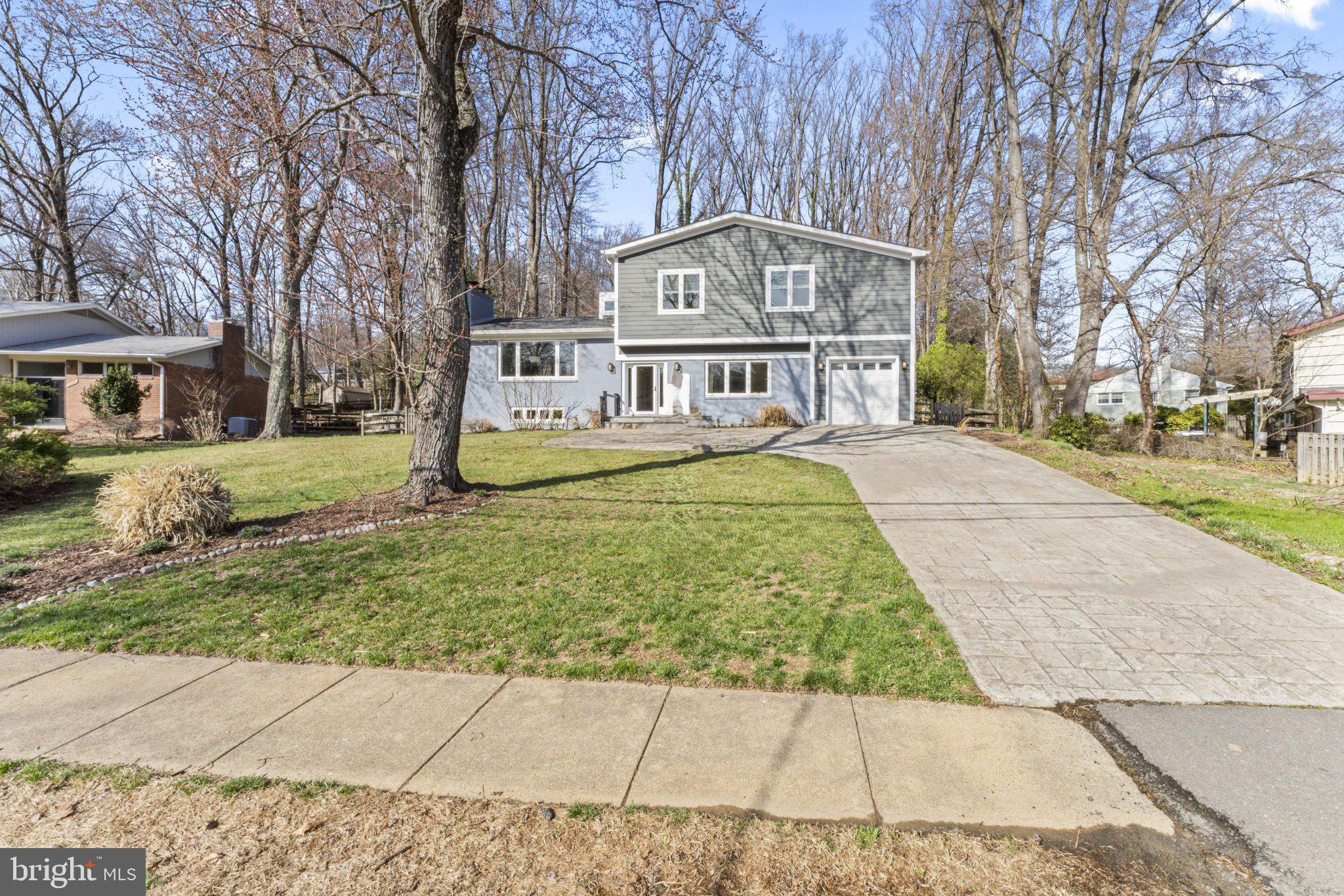 LAKE BARCROFT - Residential