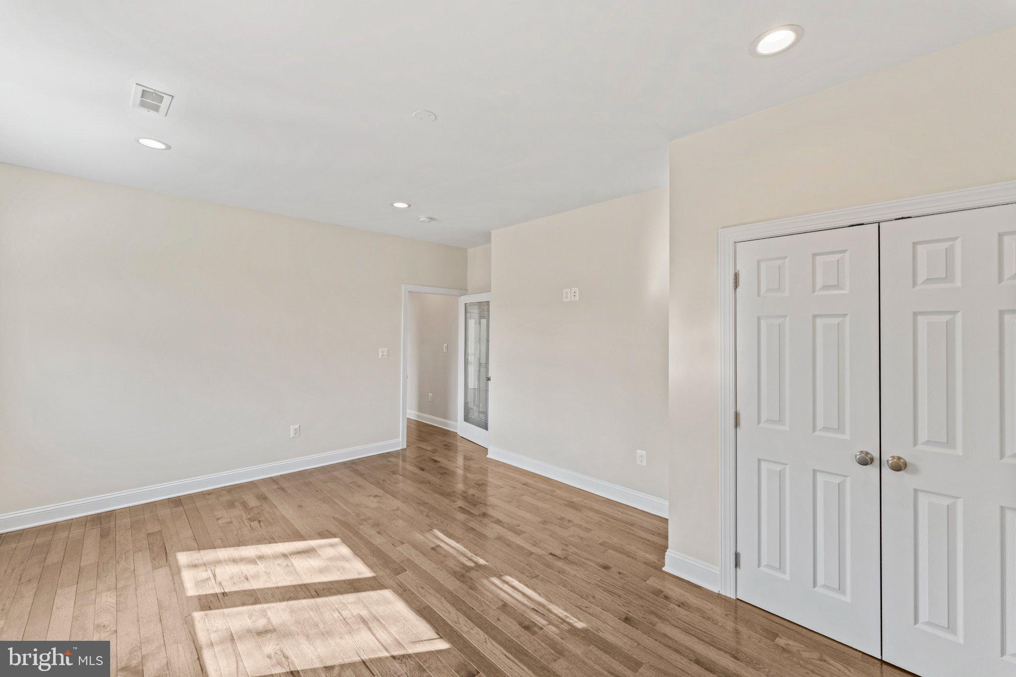 LAKE BARCROFT - Residential