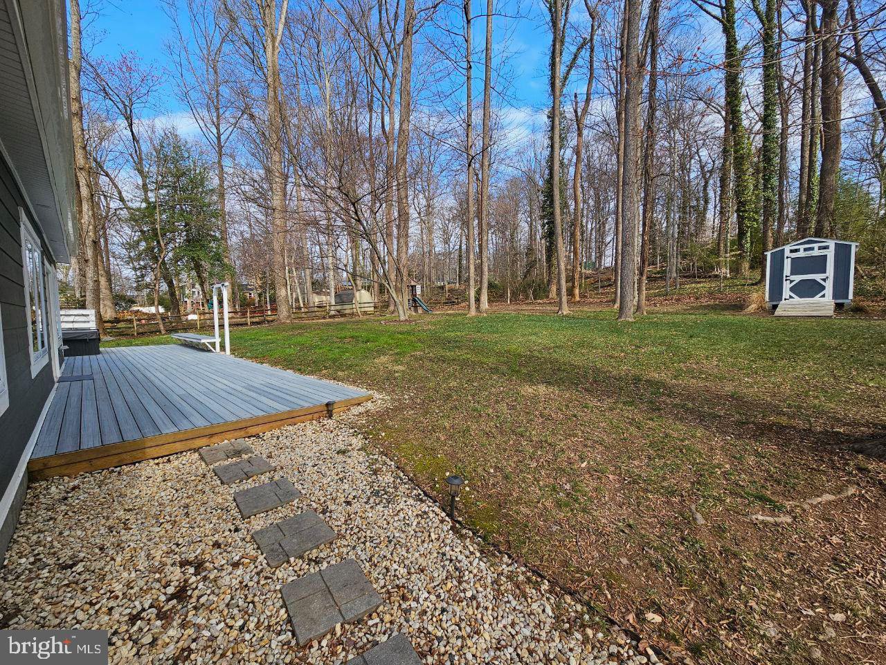 LAKE BARCROFT - Residential