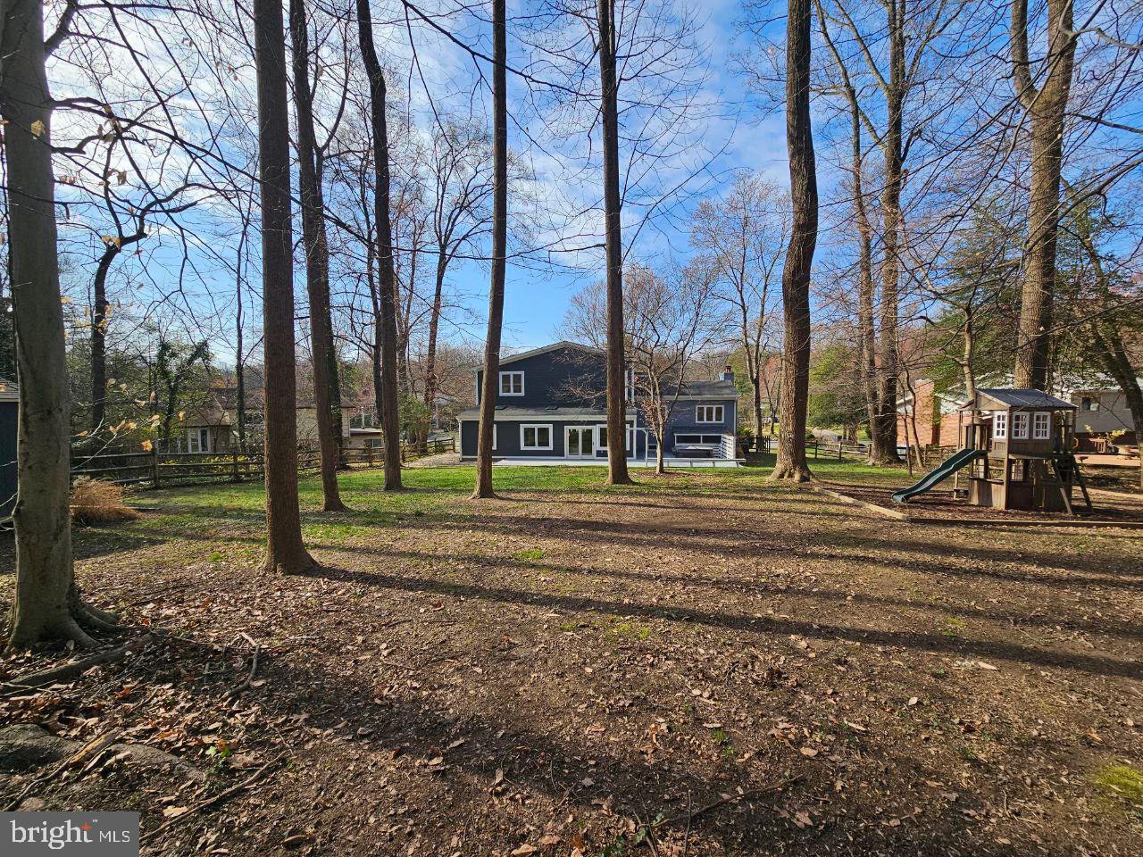 LAKE BARCROFT - Residential