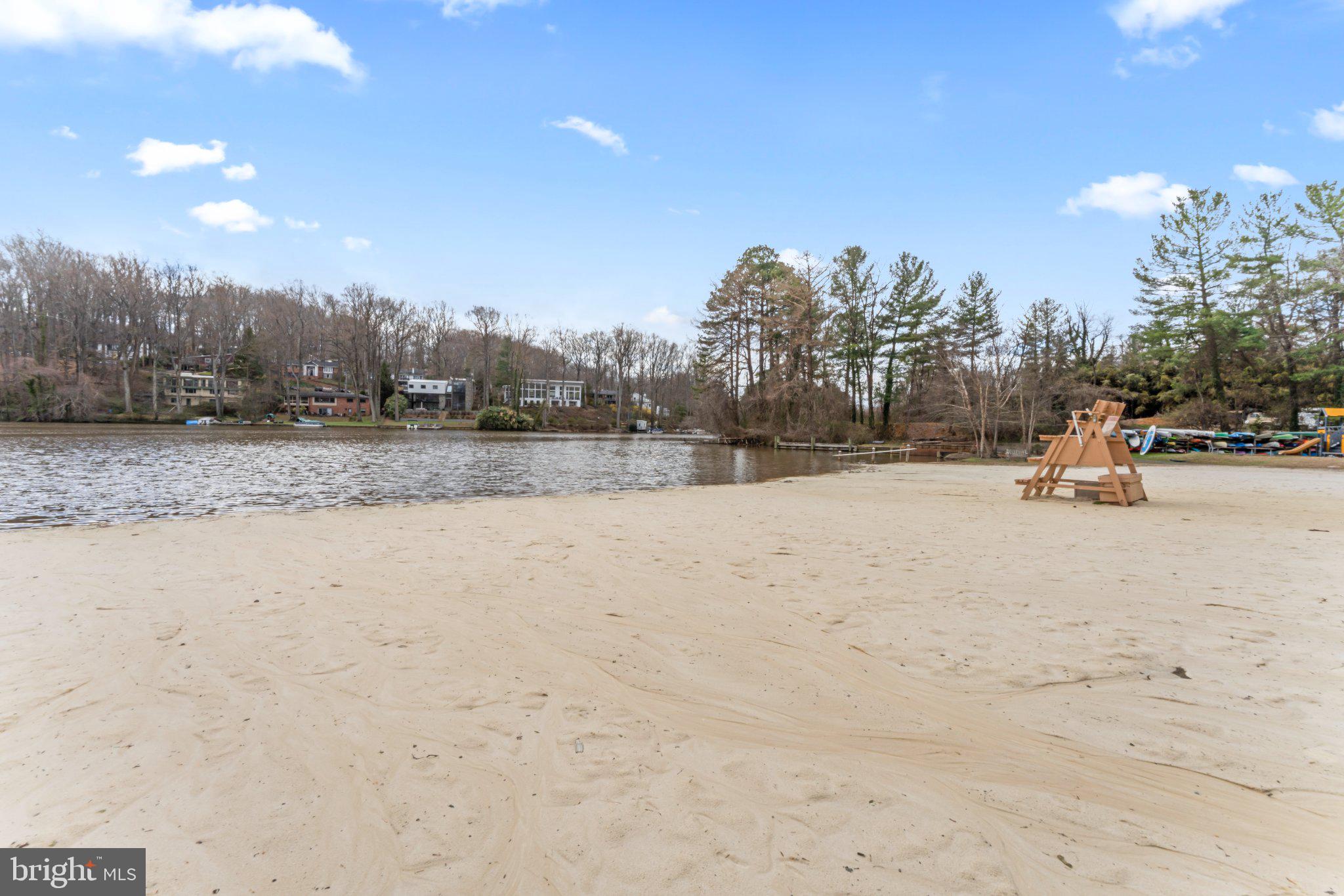 LAKE BARCROFT - Residential