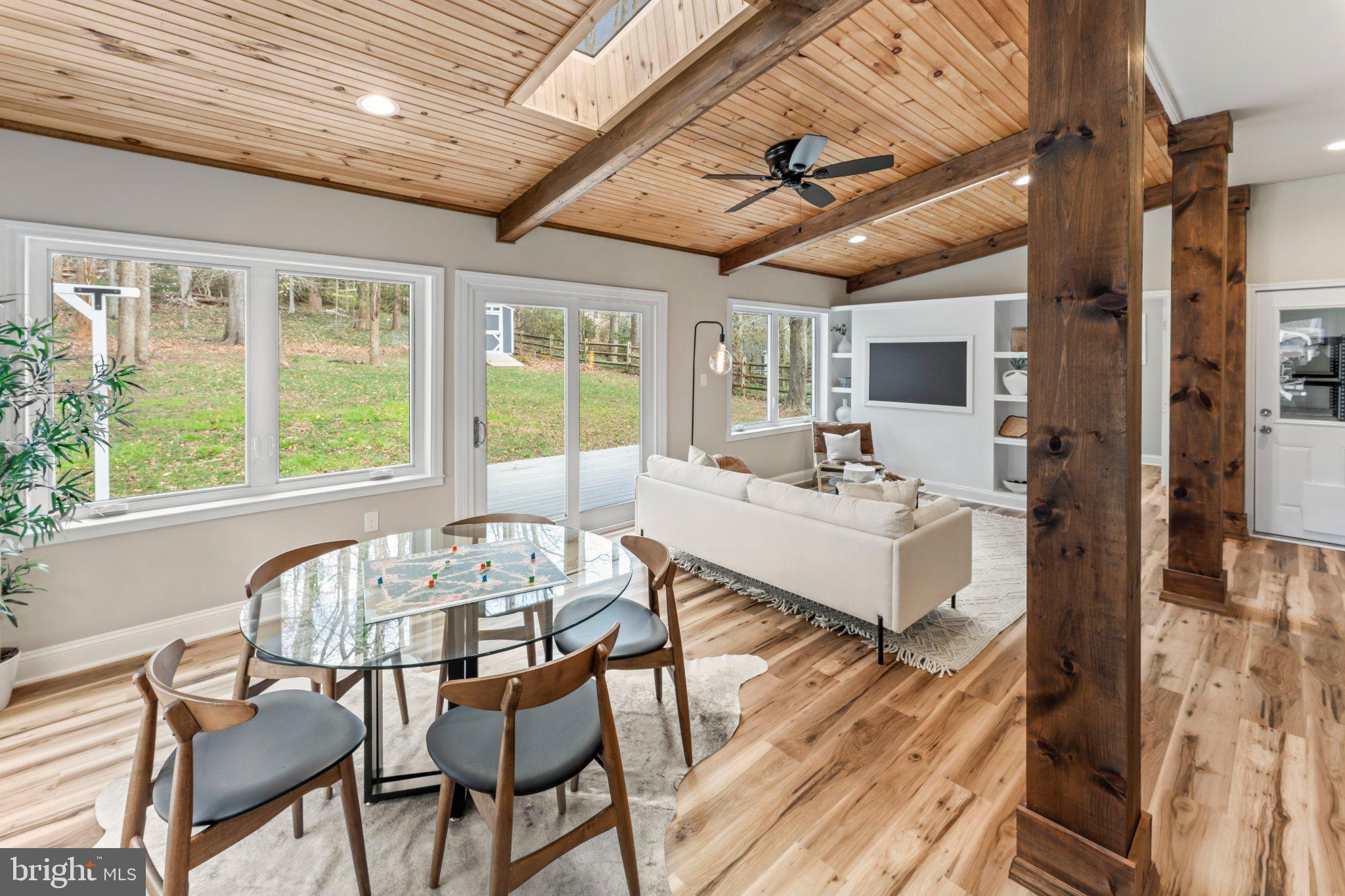 LAKE BARCROFT - Residential