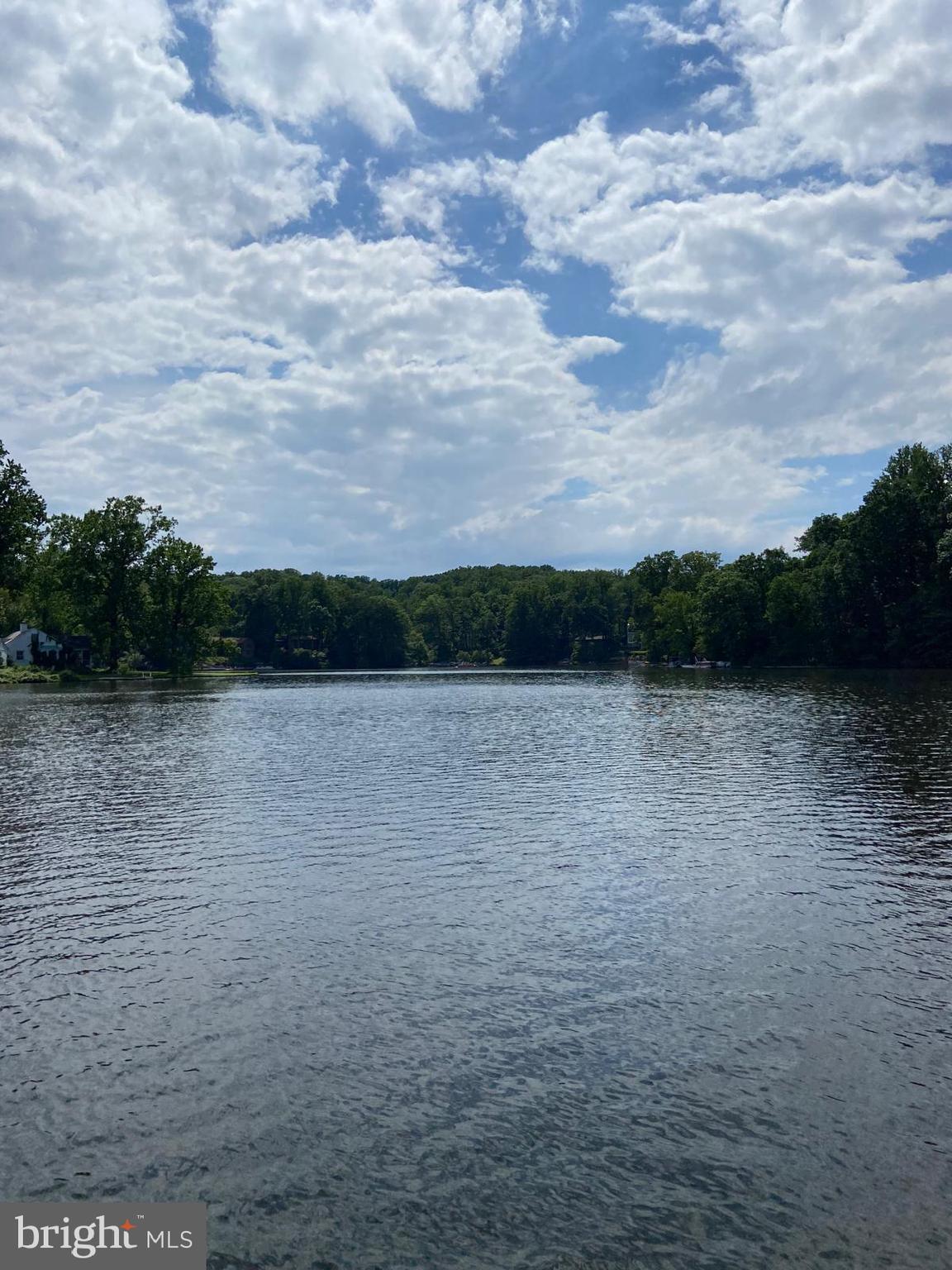 LAKE BARCROFT - Residential