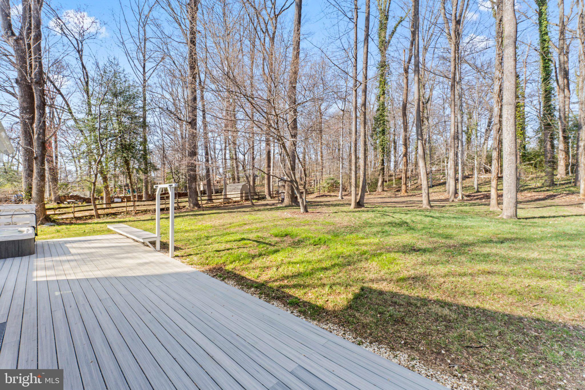 LAKE BARCROFT - Residential