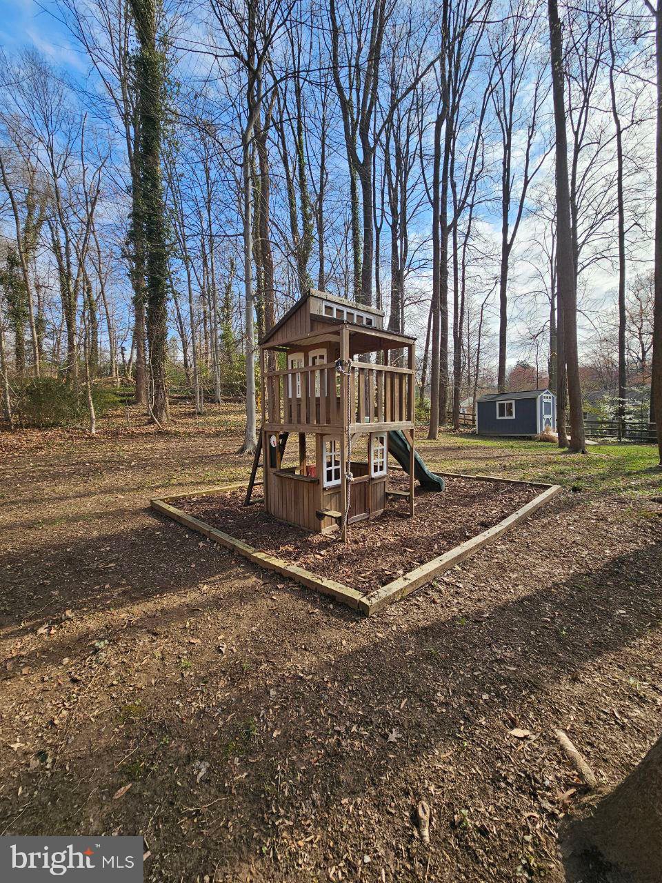 LAKE BARCROFT - Residential