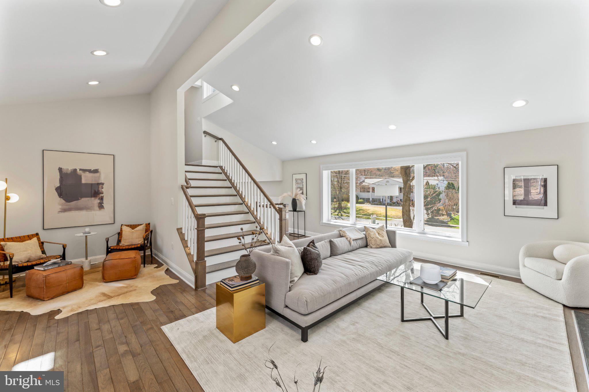 LAKE BARCROFT - Residential