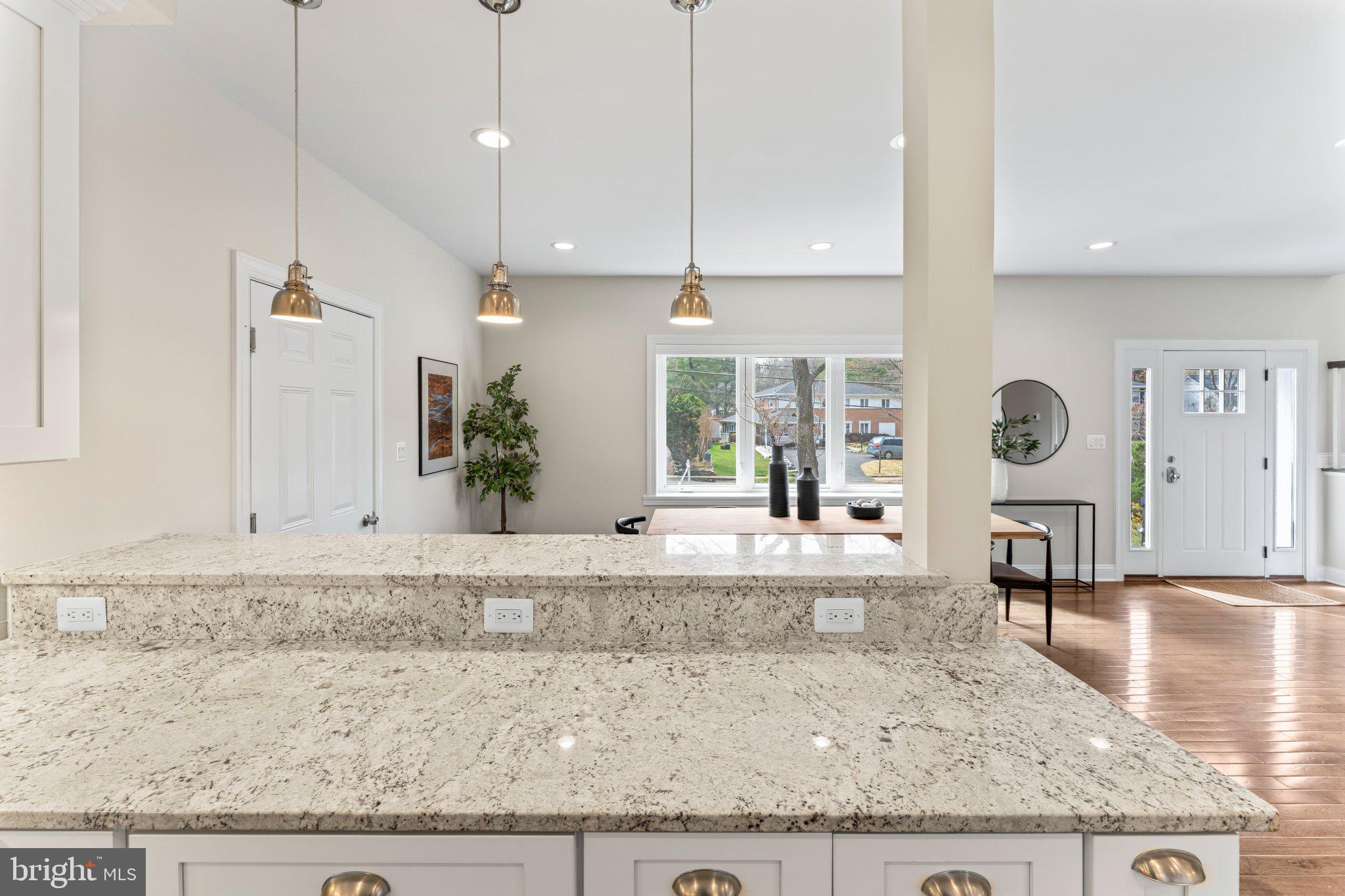 LAKE BARCROFT - Residential