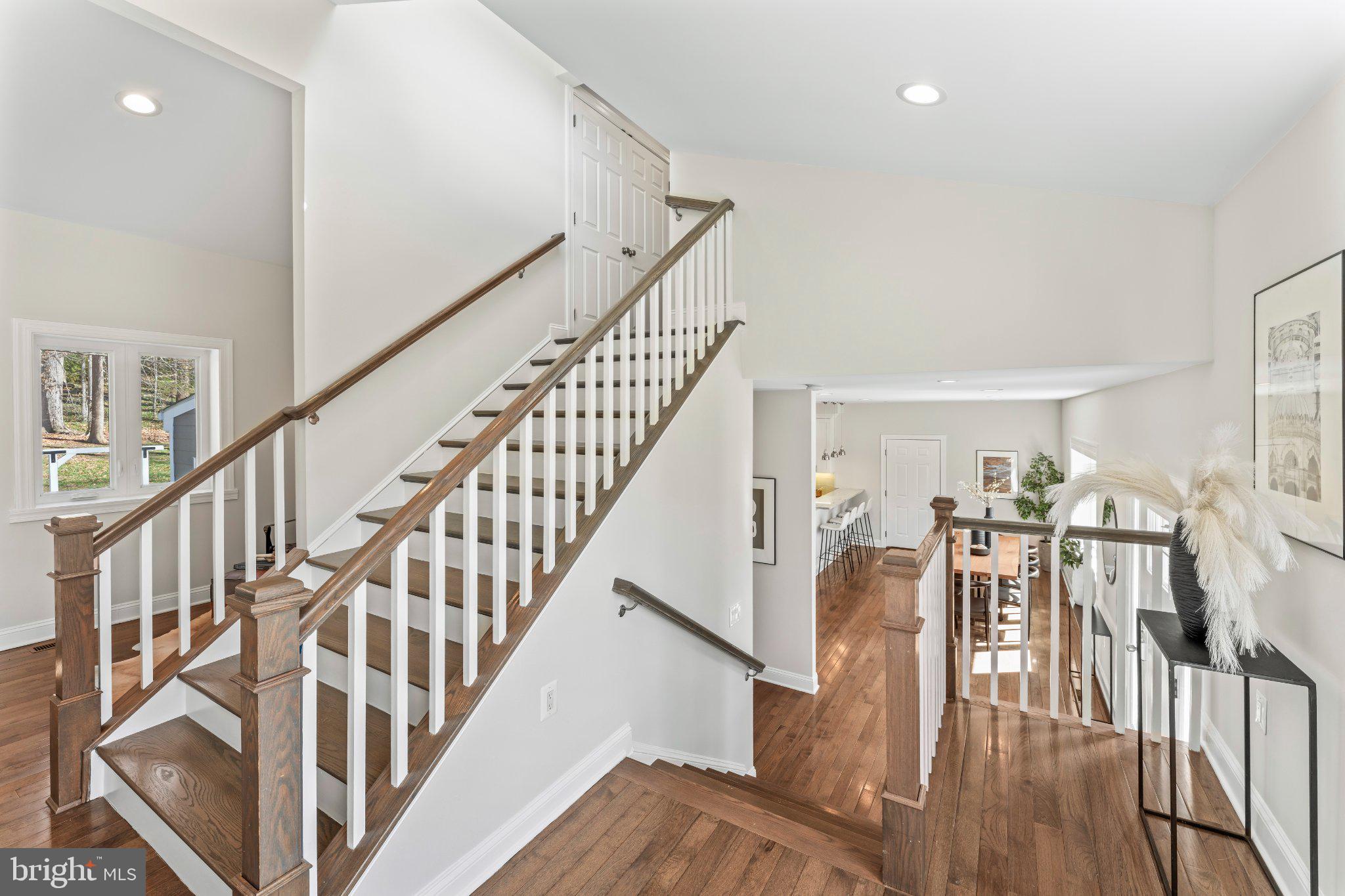 LAKE BARCROFT - Residential