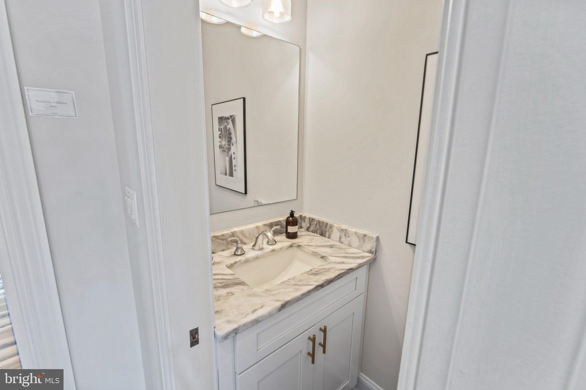 LAKE BARCROFT - Residential