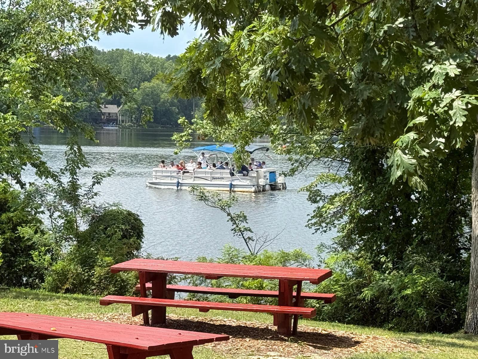 LAKE BARCROFT - Residential