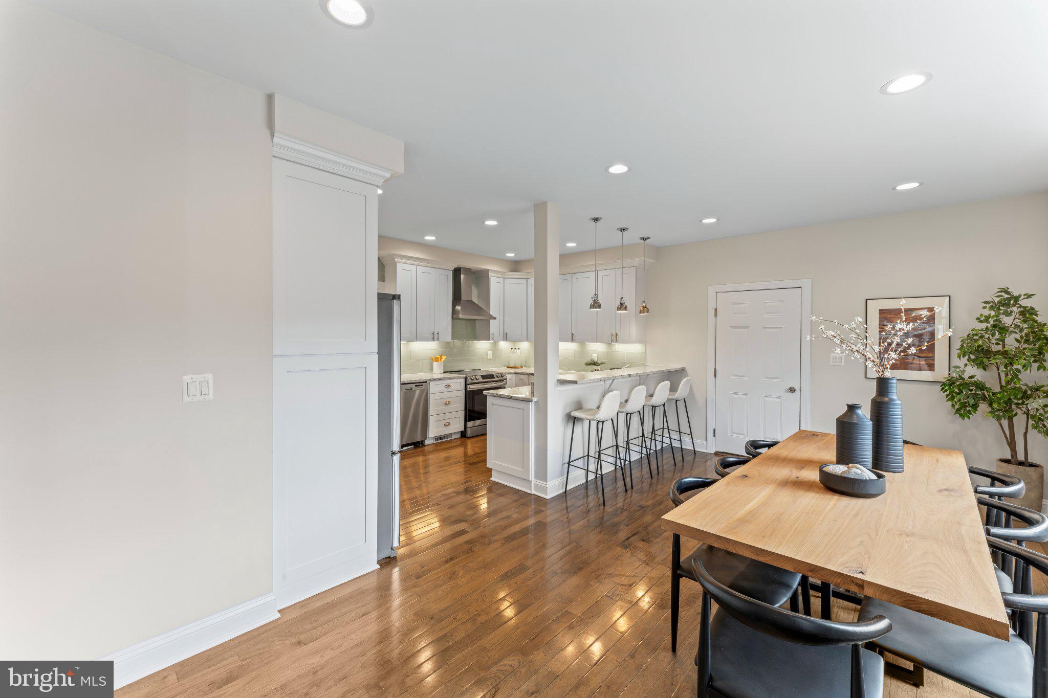 LAKE BARCROFT - Residential