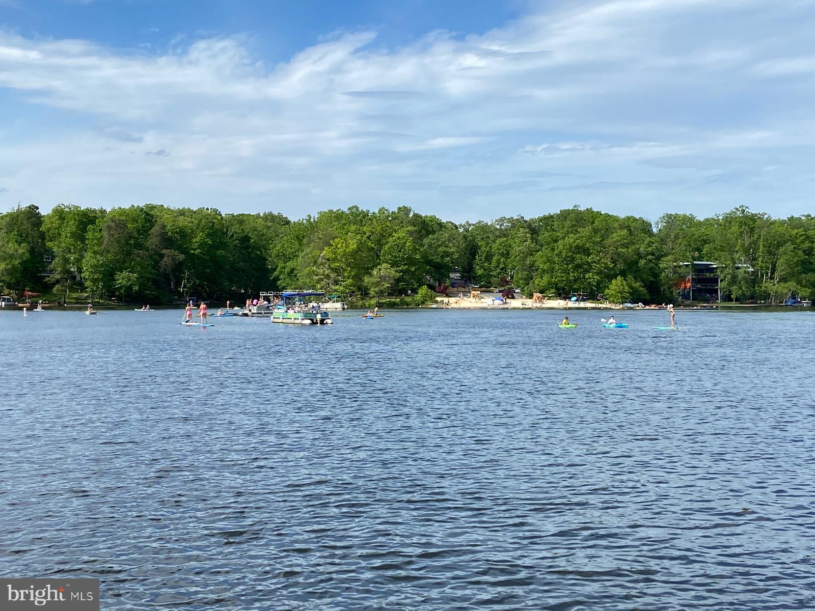 LAKE BARCROFT - Residential
