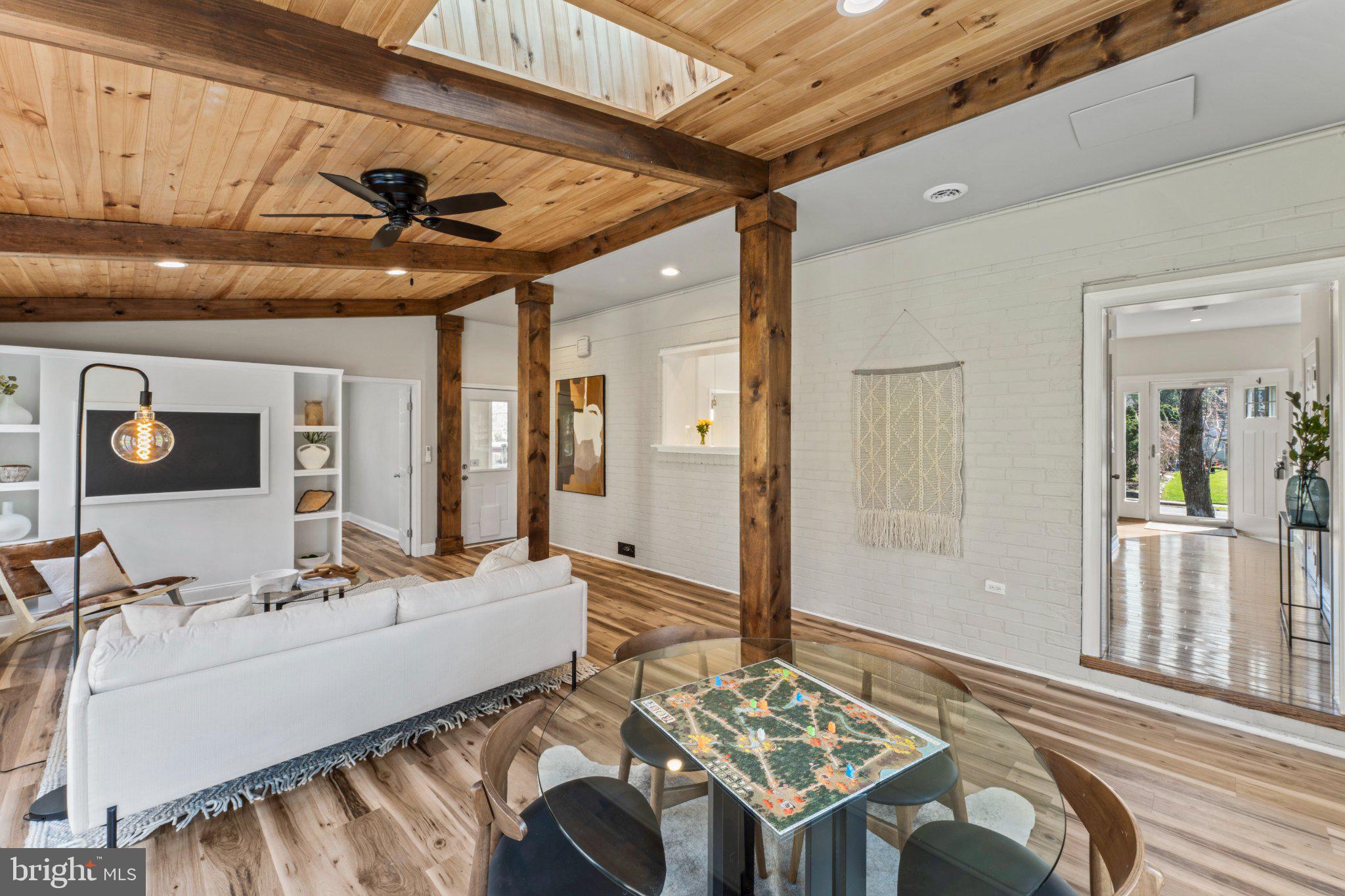 LAKE BARCROFT - Residential