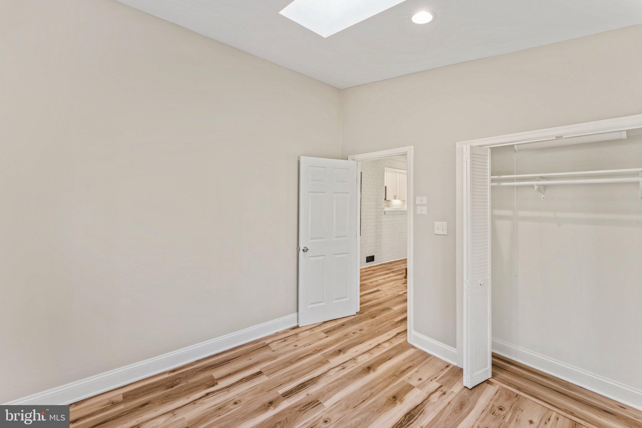 LAKE BARCROFT - Residential