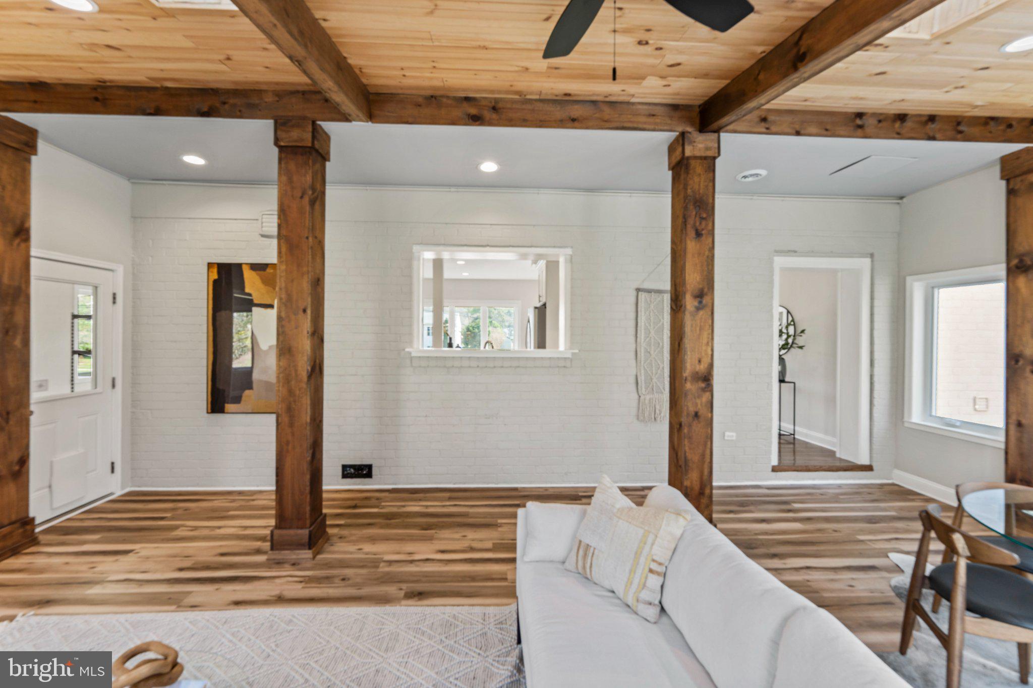 LAKE BARCROFT - Residential