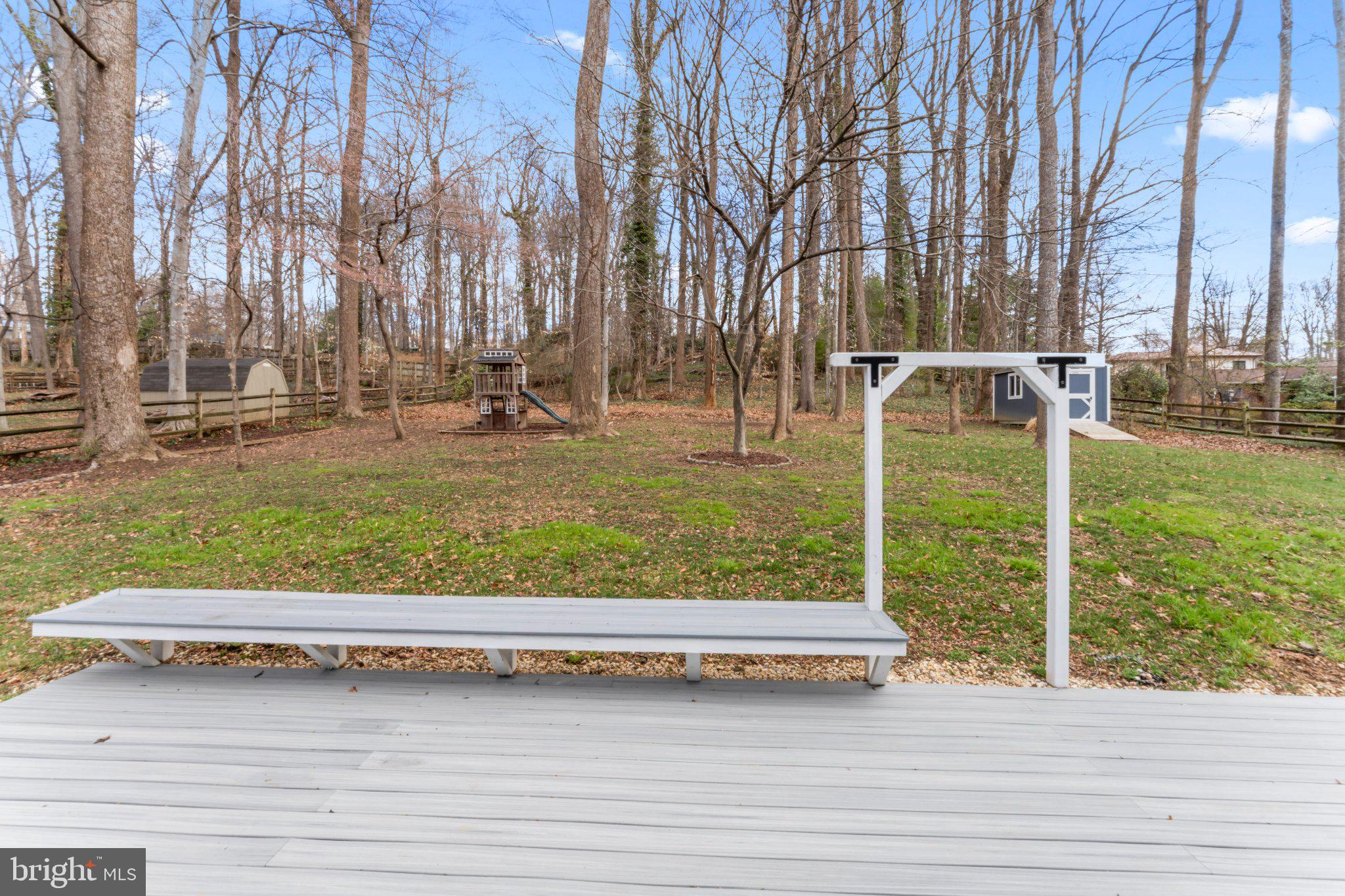 LAKE BARCROFT - Residential