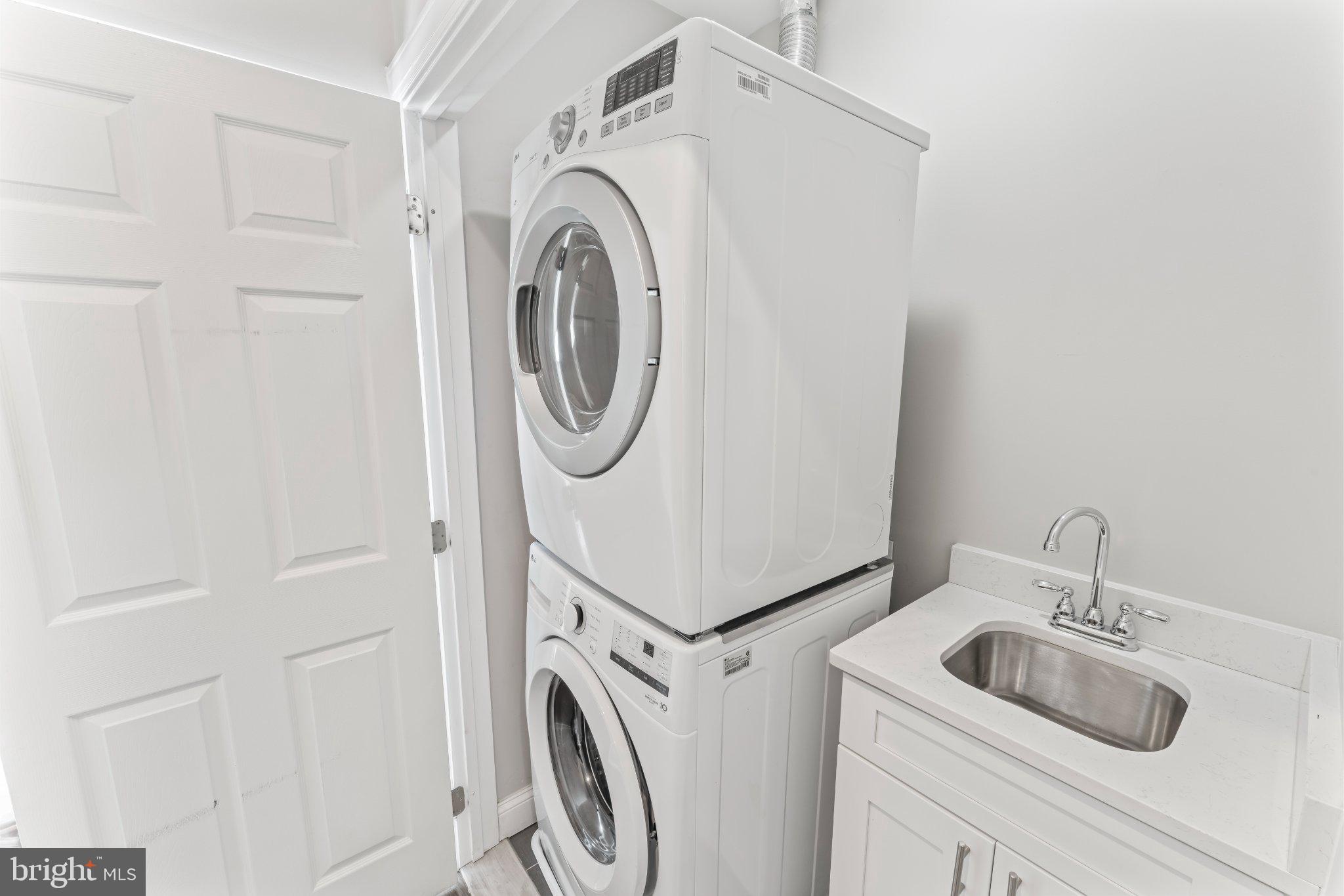 LAKE BARCROFT - Residential