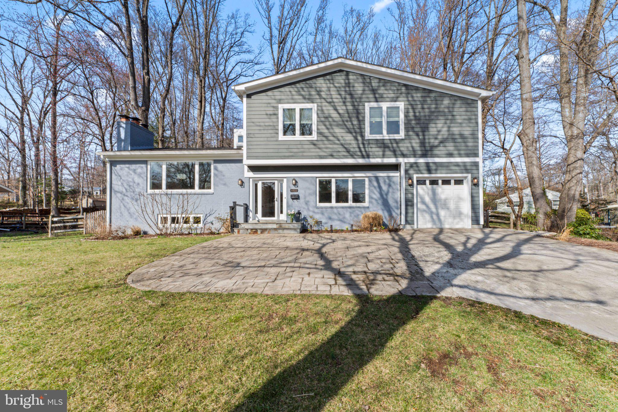 LAKE BARCROFT - Residential