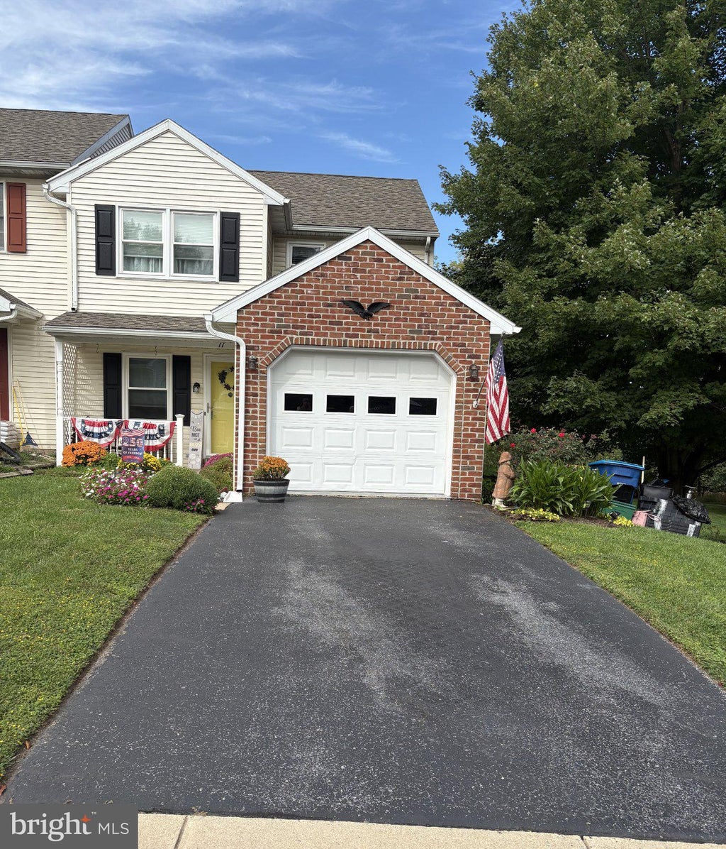 Photo of 11 Parkview Drive, REINHOLDS, PA 17569 (MLS # PALA2095392)