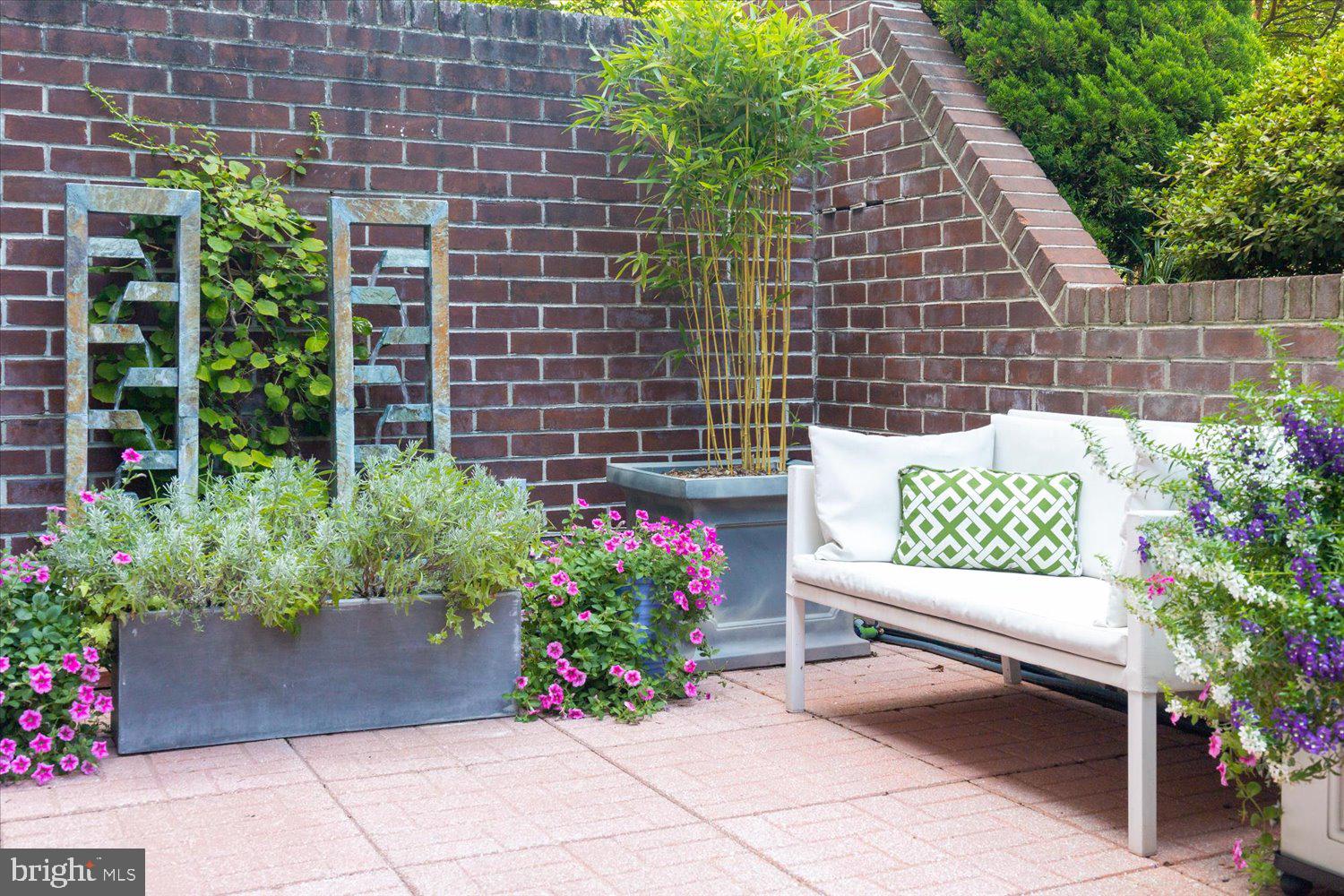 115 N LEE STREET BH207