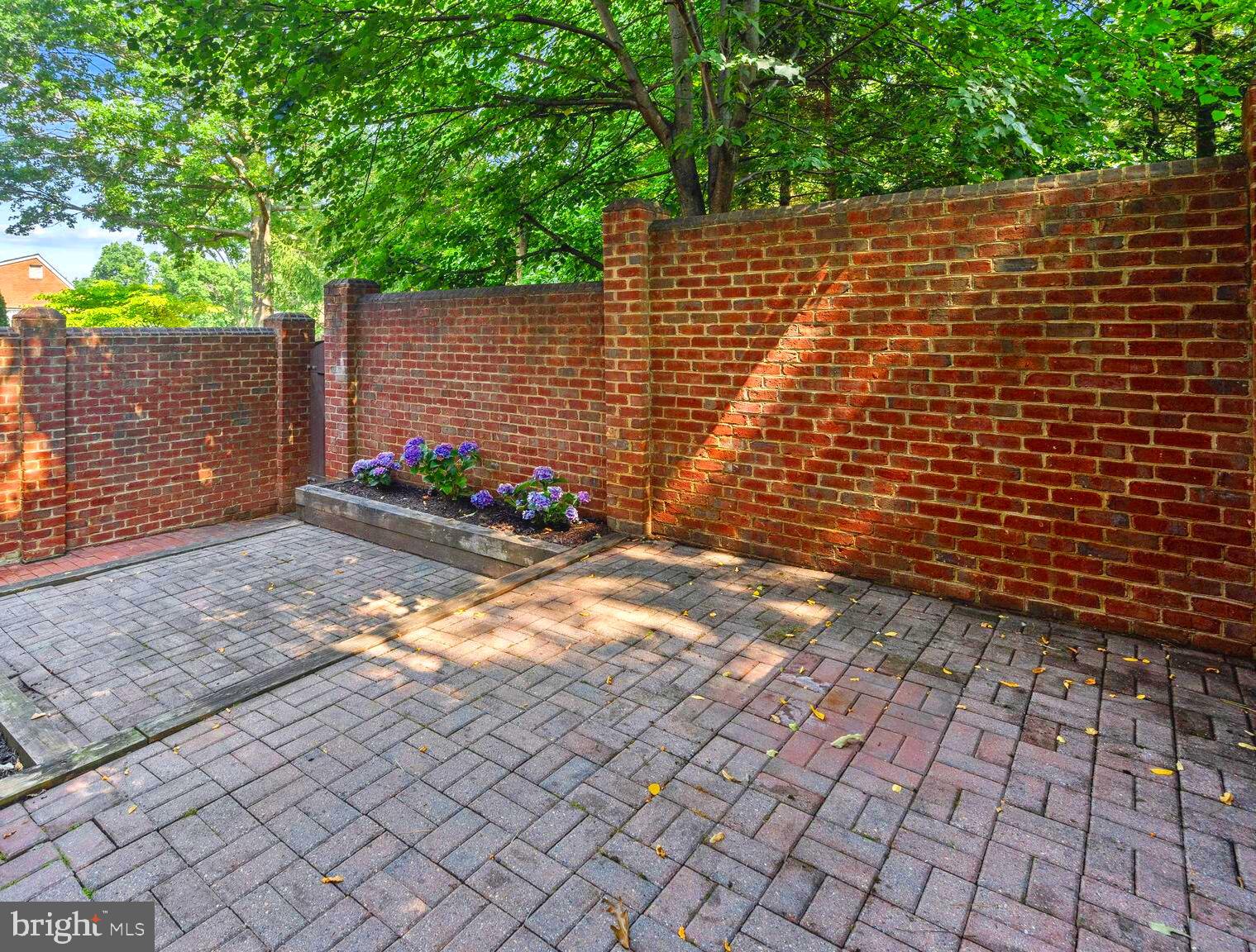 KINGS MANOR SCOTTS - Residential