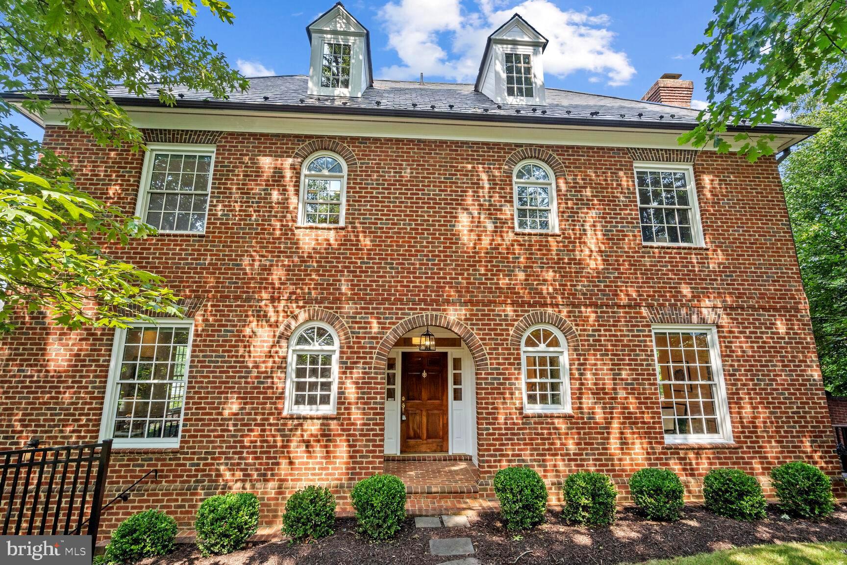 KINGS MANOR SCOTTS - Residential