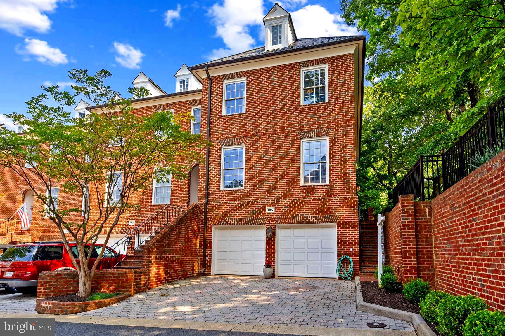 KINGS MANOR SCOTTS - Residential