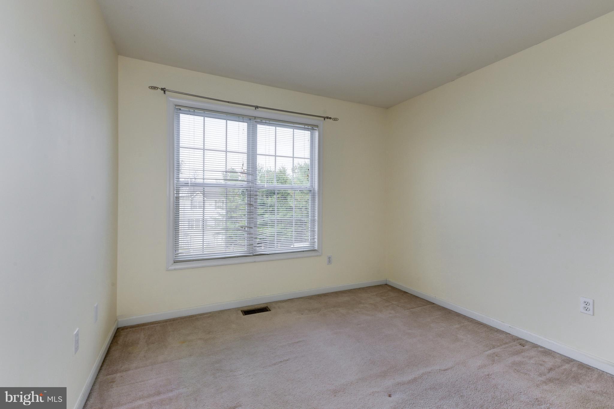 EMERALD KNOLLS - Residential