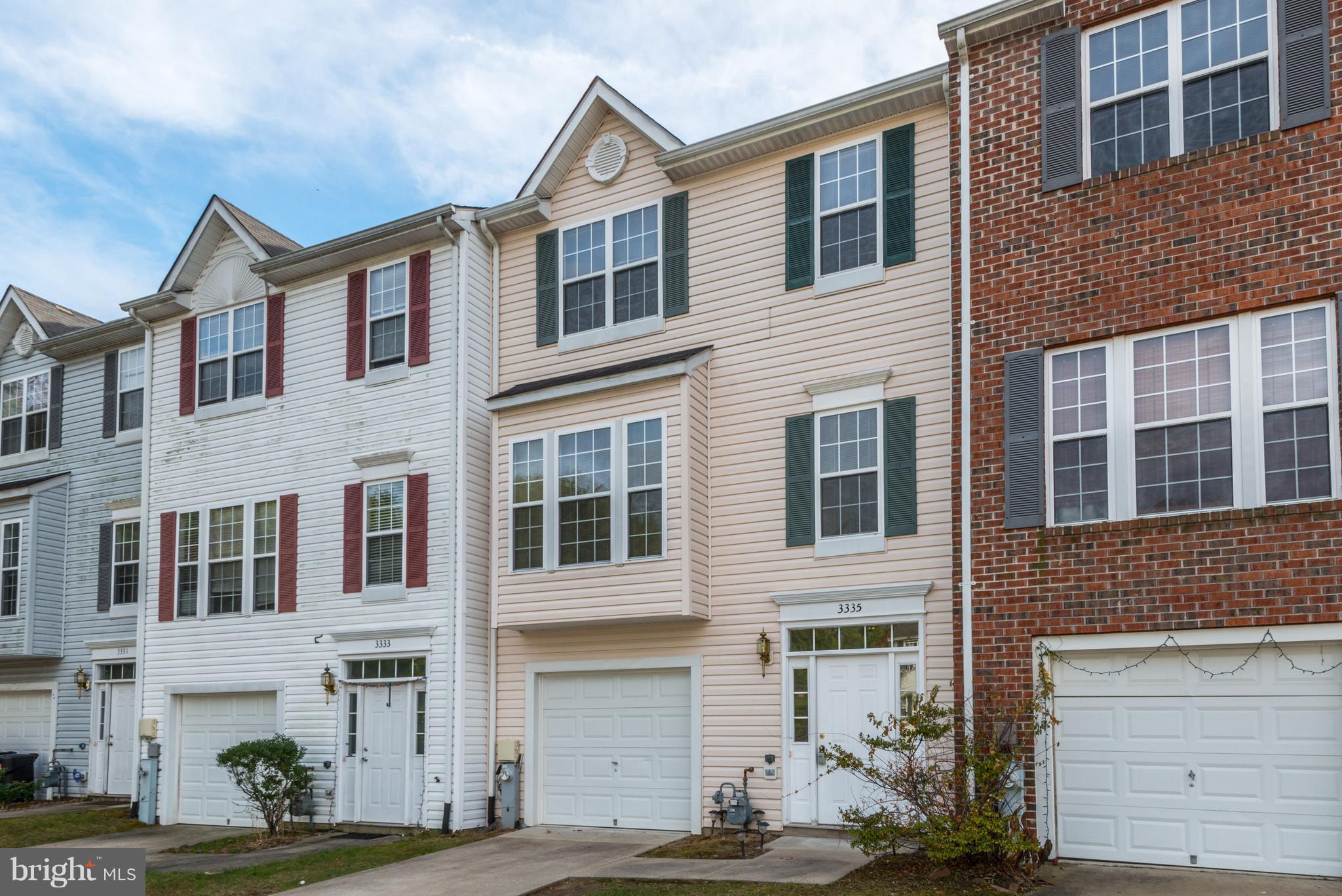 EMERALD KNOLLS - Residential