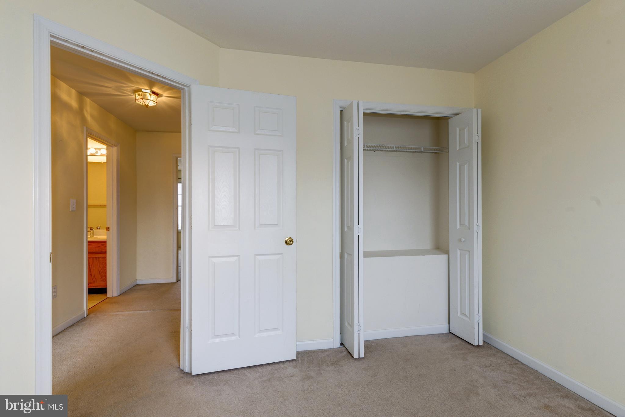 EMERALD KNOLLS - Residential