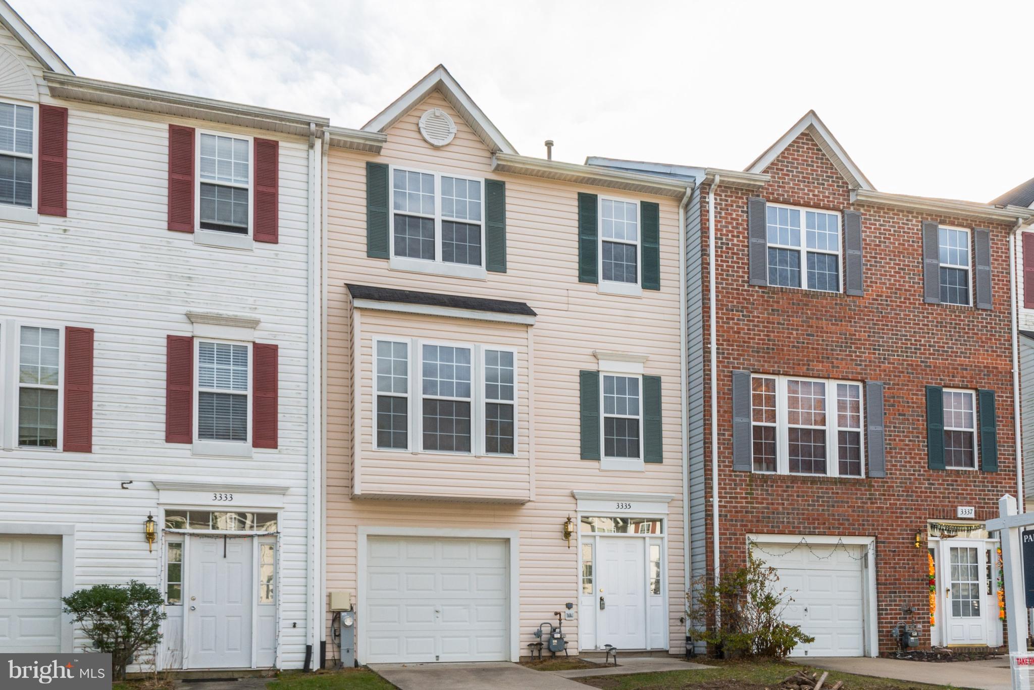 EMERALD KNOLLS - Residential