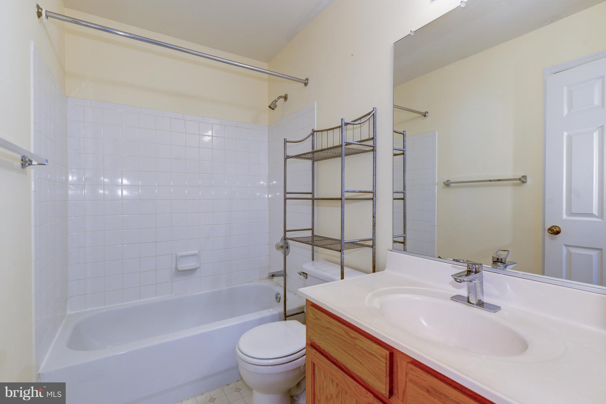 EMERALD KNOLLS - Residential