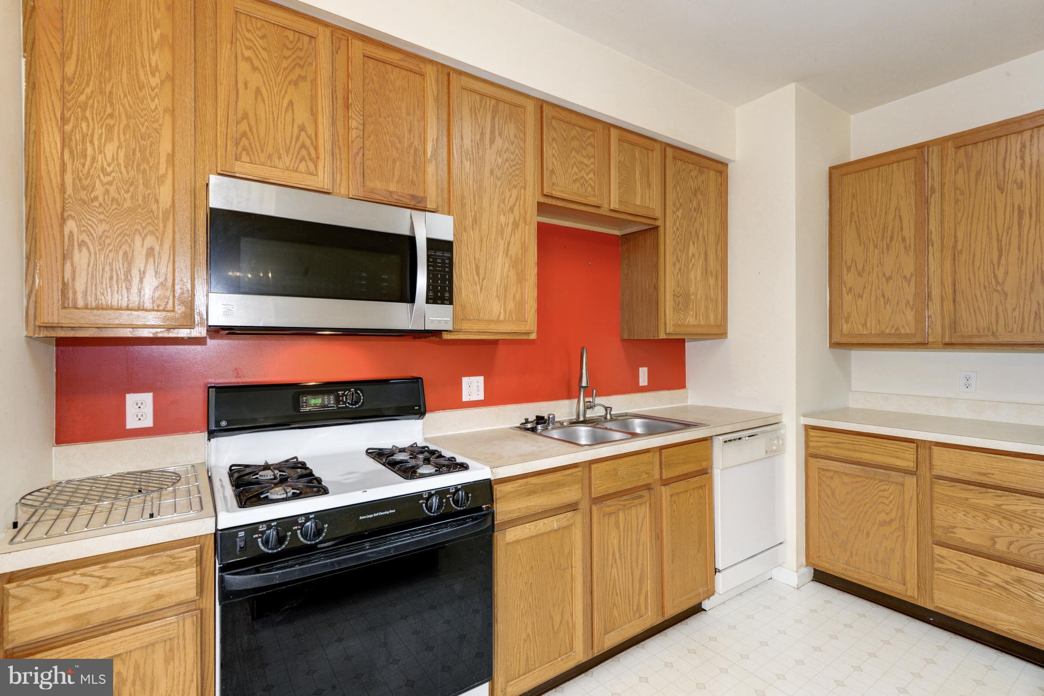 EMERALD KNOLLS - Residential