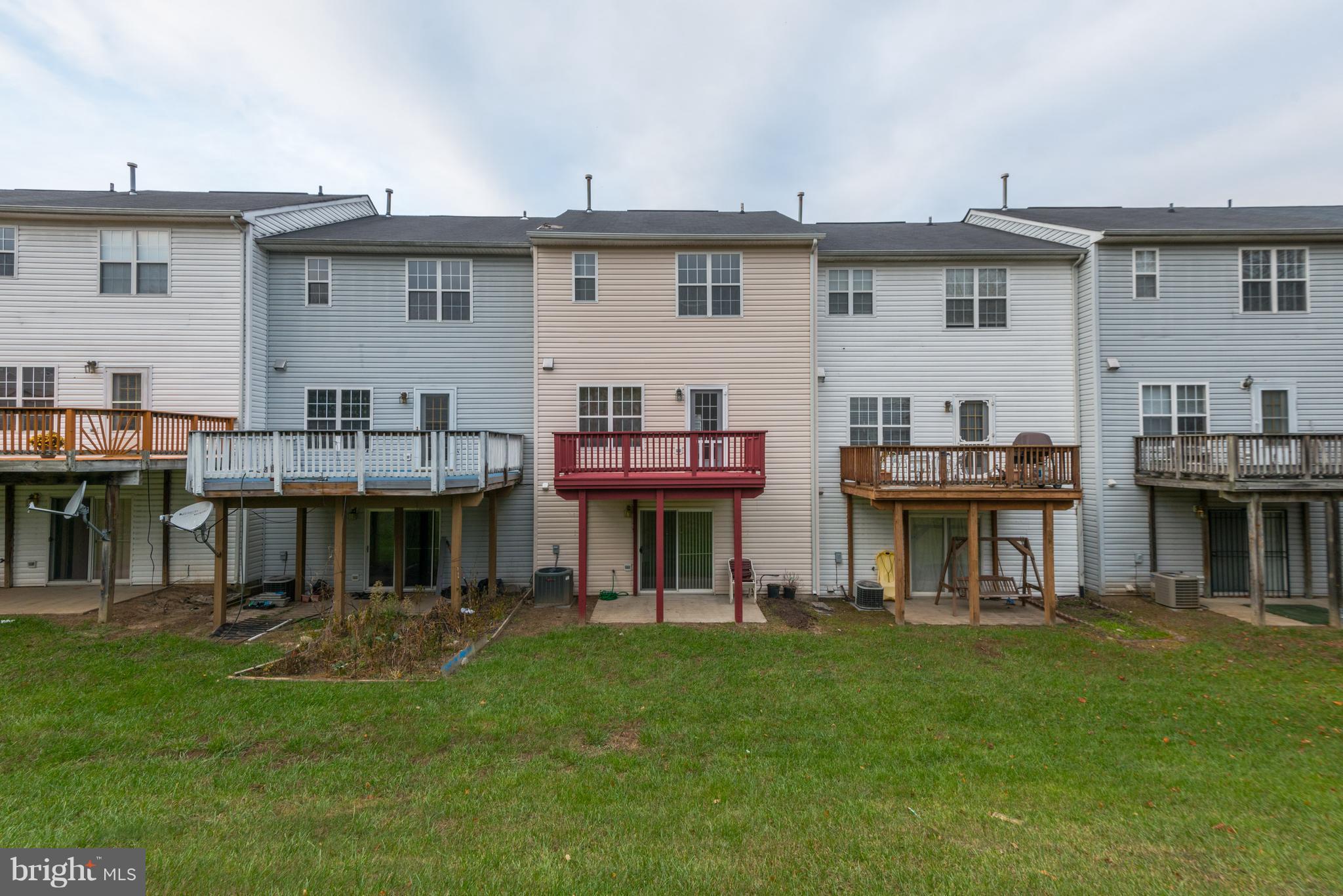 EMERALD KNOLLS - Residential