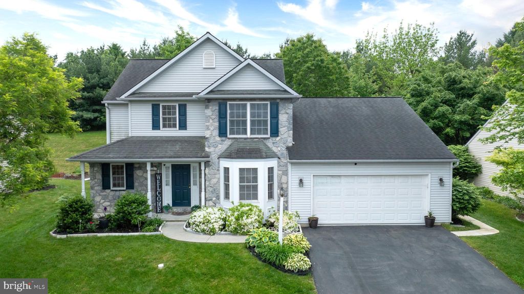 Photo of 32 Cedar Chase Drive, Mountville, PA 17554 (MLS # PALA2051328)