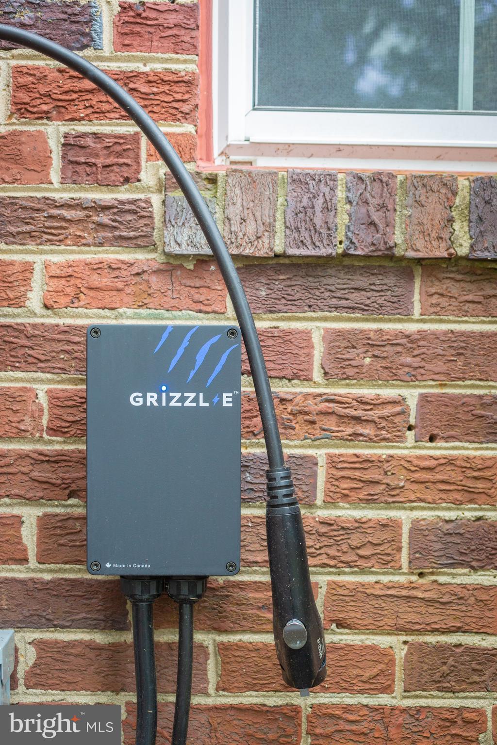 WOODSIDE KNOLLS - Residential