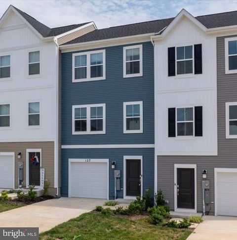 Townhouse For Sale - 127 Brashear Court<br/> MARTINSBURG, WV 25403