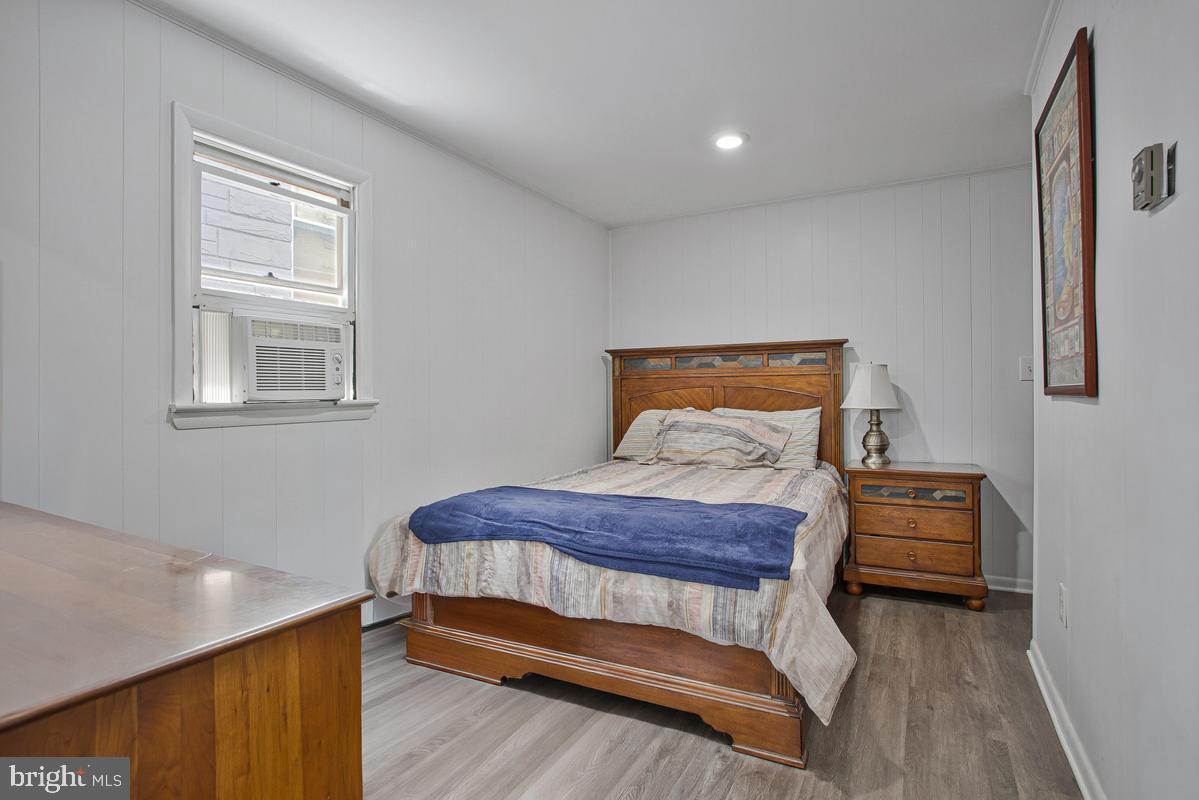 WOODLAND BEACH - Residential
