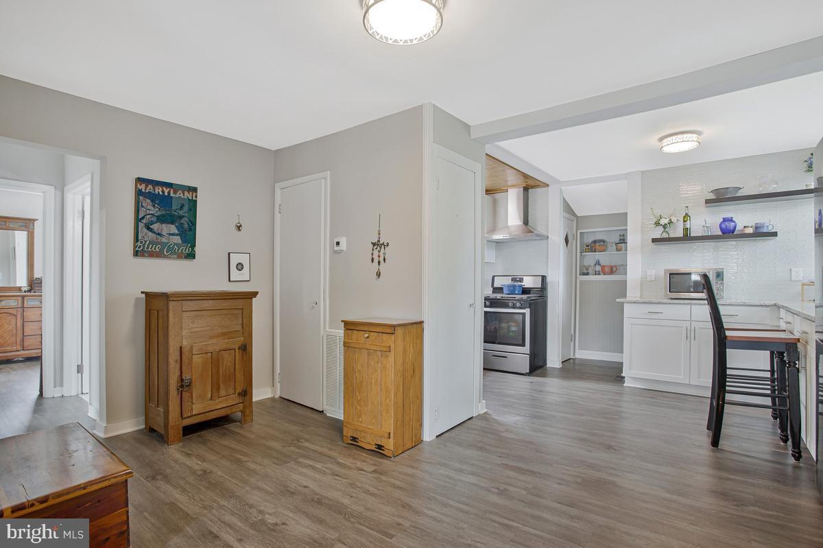WOODLAND BEACH - Residential